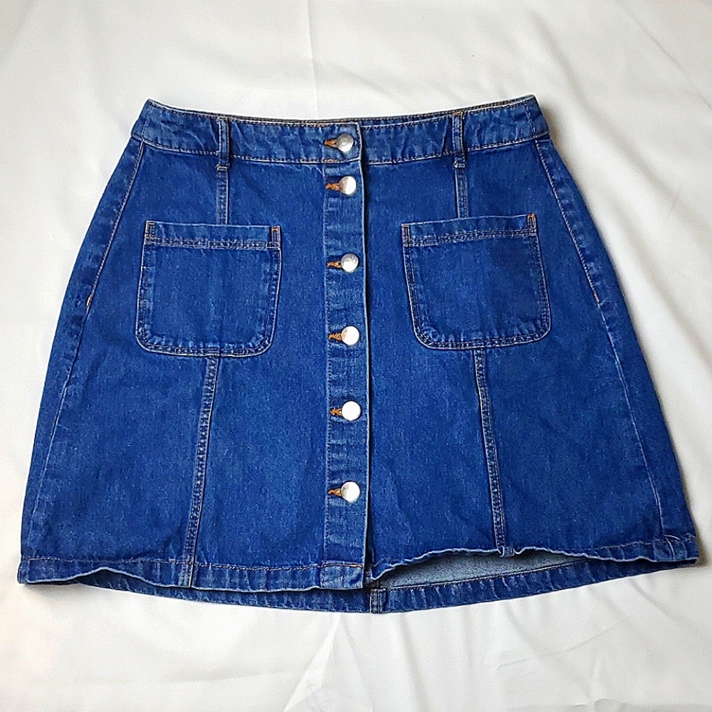 Button front skirt